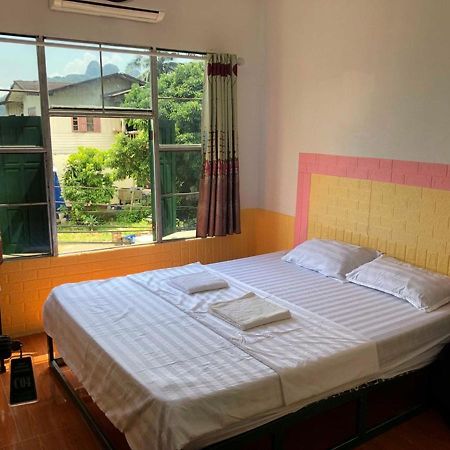 Army Barracks Guesthouse Vang Vieng Exterior foto