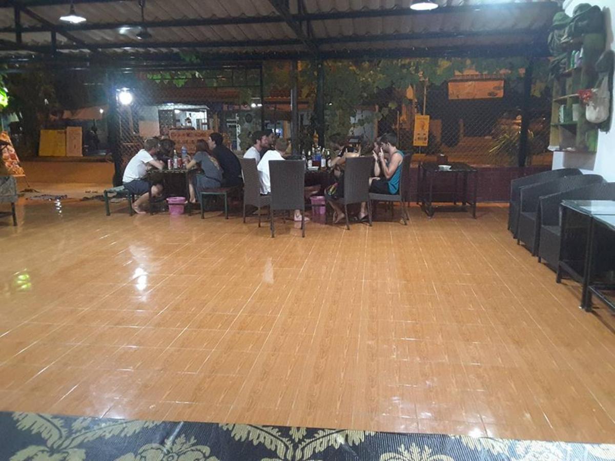 Army Barracks Guesthouse Vang Vieng Exterior foto