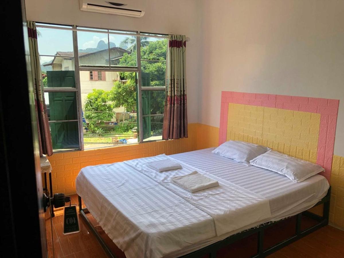 Army Barracks Guesthouse Vang Vieng Exterior foto